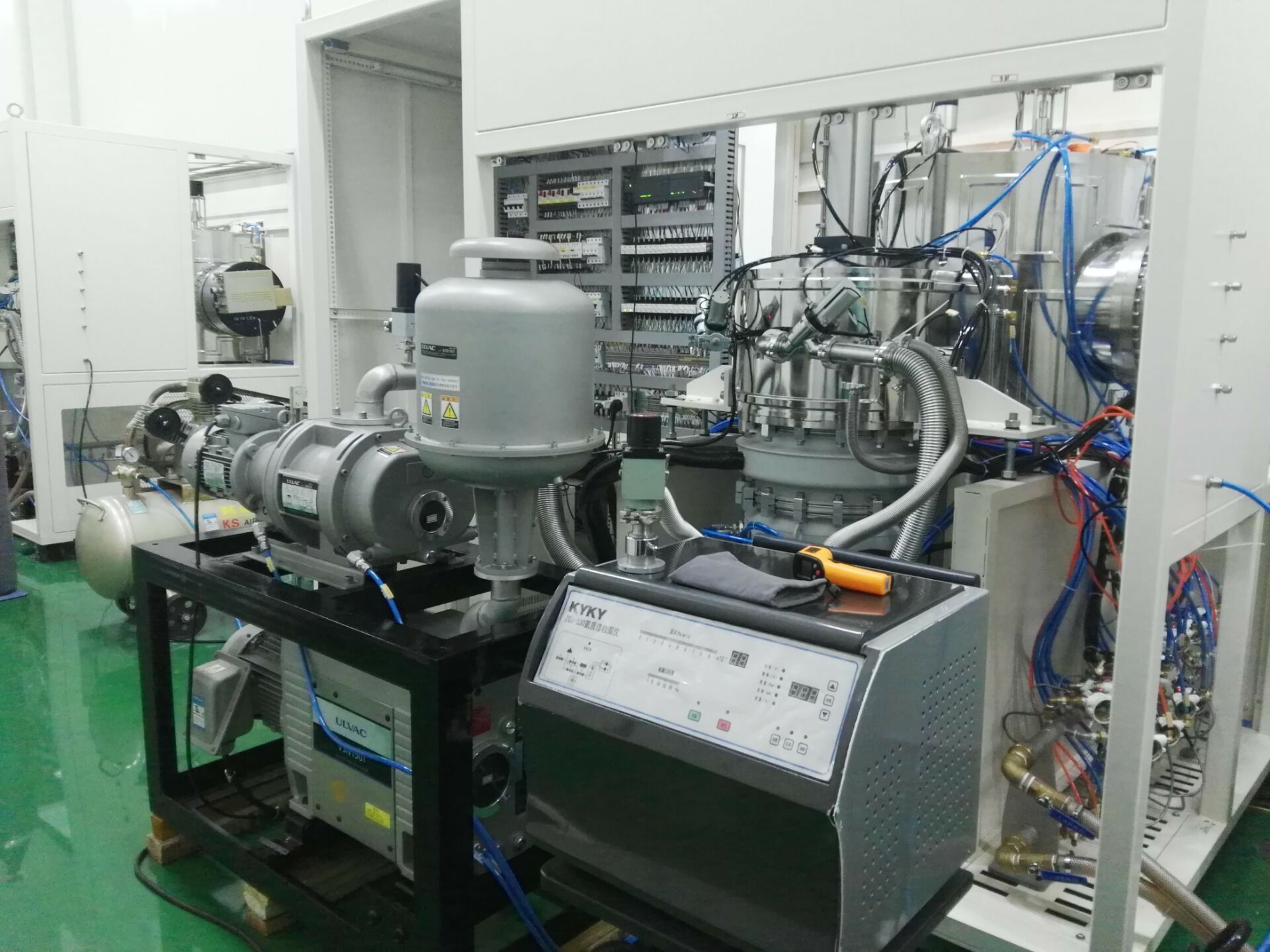 真空蒸发镀膜机的蒸发源种类及其在电子真空器件制造中的工作方式